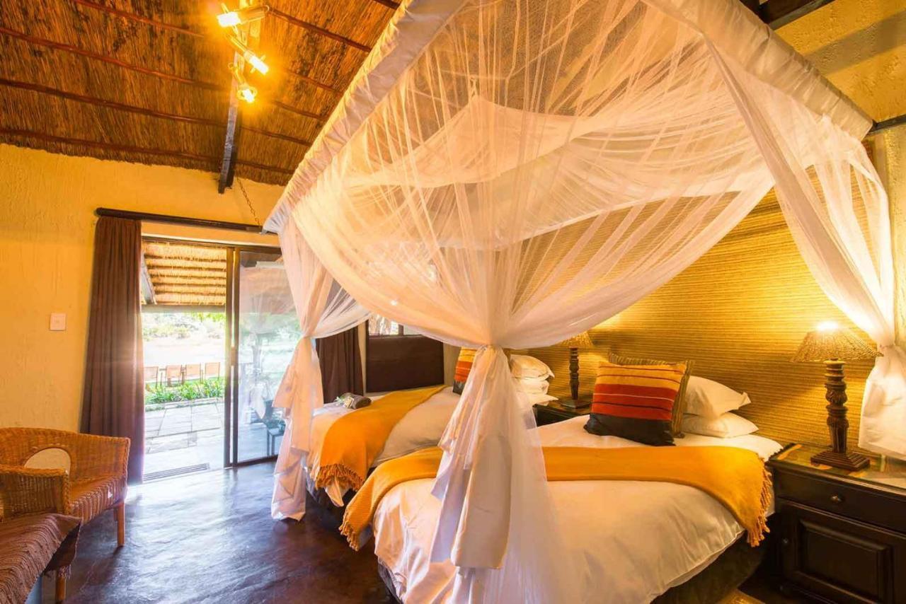 Umkumbe Safari Lodge Riverside Skukuza Kültér fotó