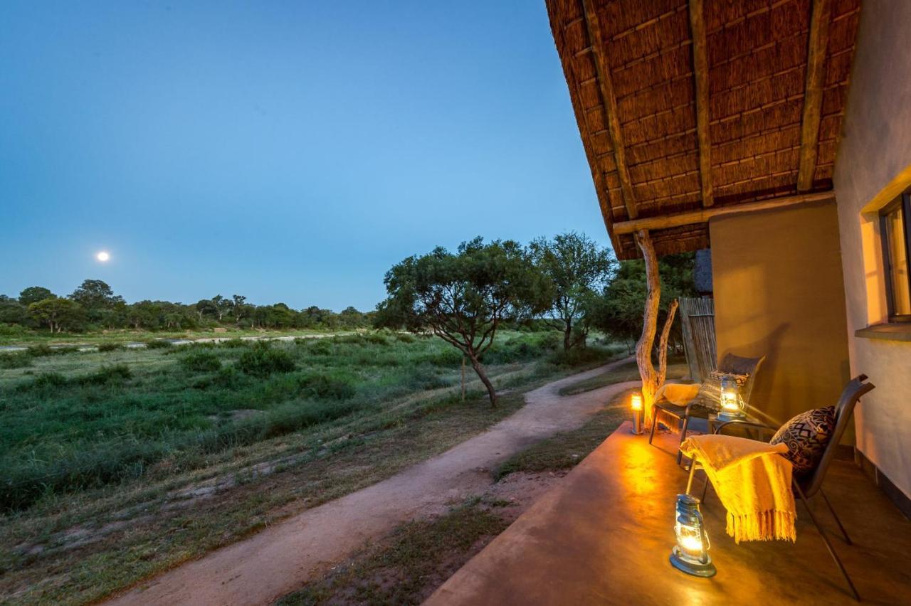 Umkumbe Safari Lodge Riverside Skukuza Kültér fotó