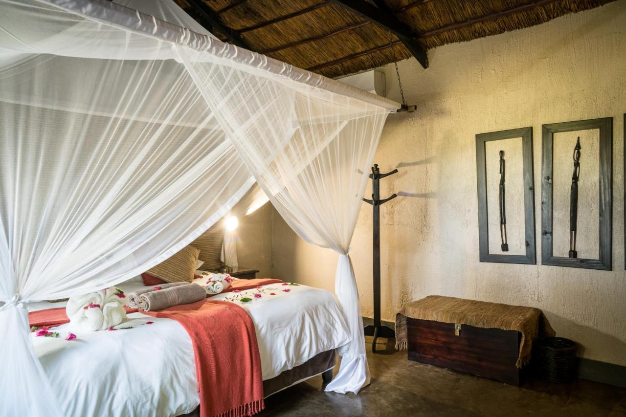 Umkumbe Safari Lodge Riverside Skukuza Kültér fotó