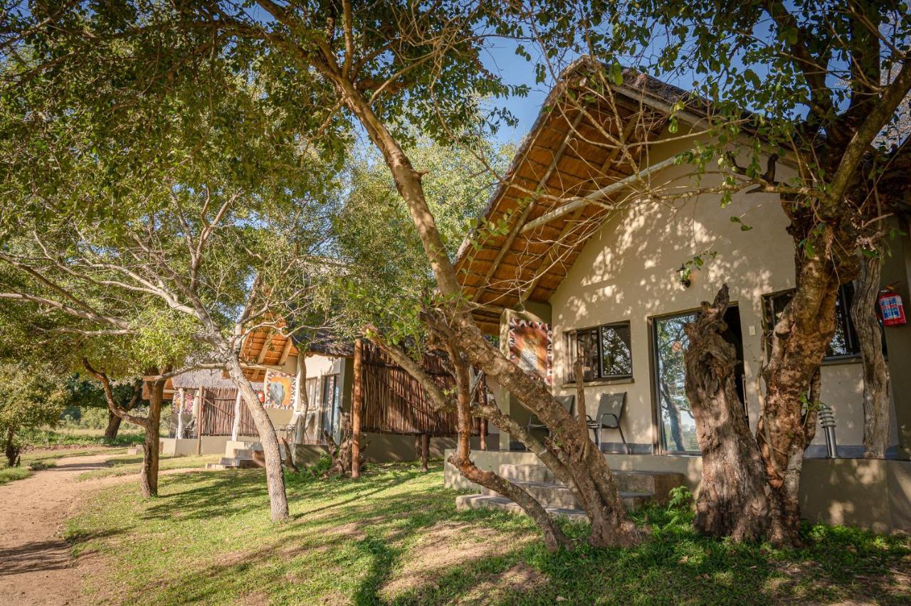 Umkumbe Safari Lodge Riverside Skukuza Kültér fotó