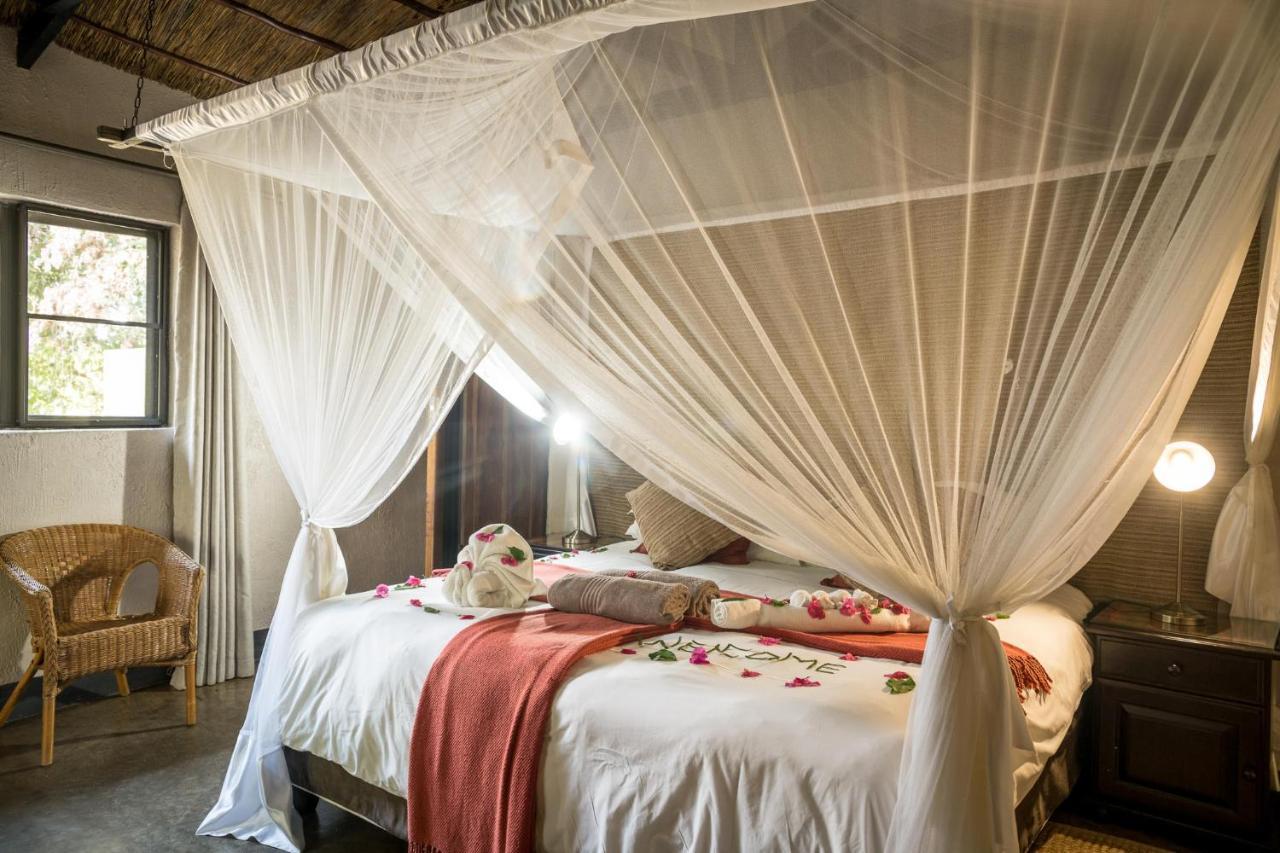 Umkumbe Safari Lodge Riverside Skukuza Kültér fotó